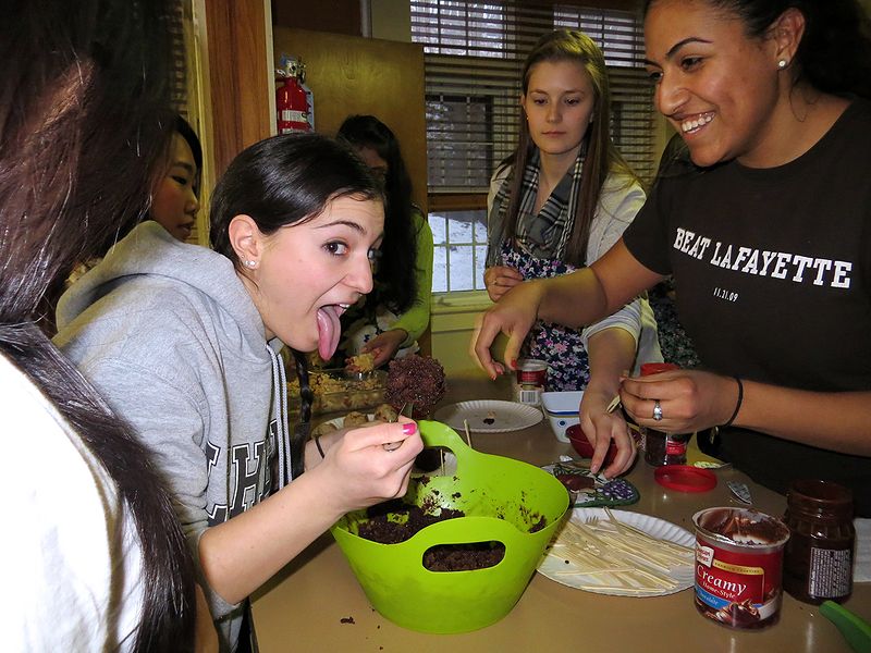 File:Cake Pop Making.jpg
