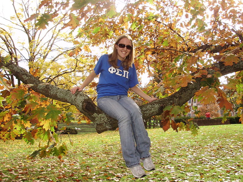 File:Amber in the Ravine 1.JPG